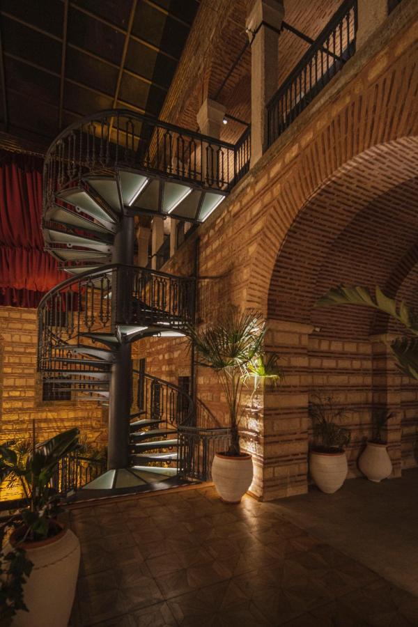 Han 1772 Hotel Стамбул Екстер'єр фото Spiral staircase