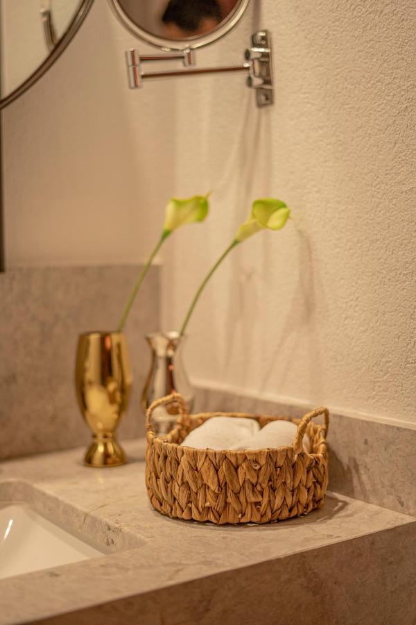 Han 1772 Hotel Стамбул Екстер'єр фото A bathroom at the hotel