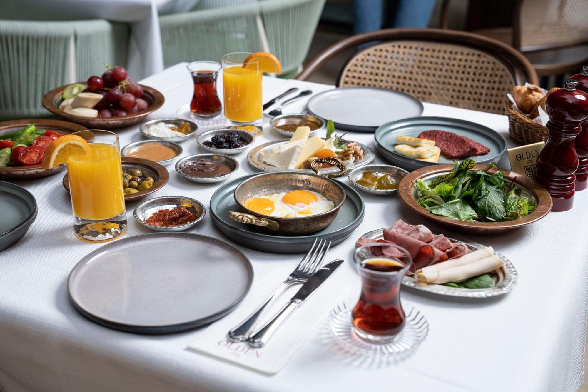 Han 1772 Hotel Стамбул Екстер'єр фото A traditional Turkish breakfast