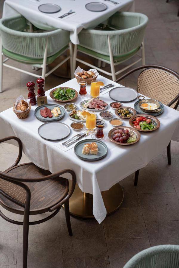Han 1772 Hotel Стамбул Екстер'єр фото A traditional Turkish breakfast